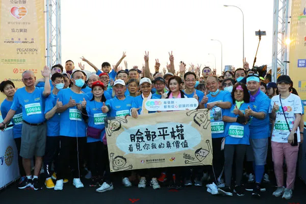 ▲Selina任容萱化身跑者3公里完賽，台北國道馬拉松為臉部平權而跑。（圖／中華民國路跑協會提供）