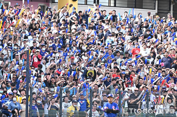 ▲▼2023WBC世界棒球經典賽中華隊預賽最後一天賽程,同樣吸引滿場超過兩萬名球迷進場為中華隊加油。（圖／記者李毓康攝）