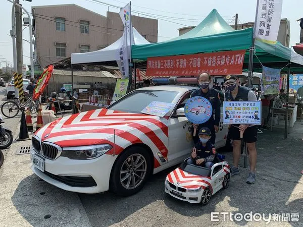 ▲國道警察第四警察大隊，12日分別前往「台南市麻豆商圈文化觀光發展協會」及「2023台灣文旦大聯盟柚花追香路跑-麻豆場」進行預防犯罪與交安宣導。（圖／記者林悅翻攝，下同）