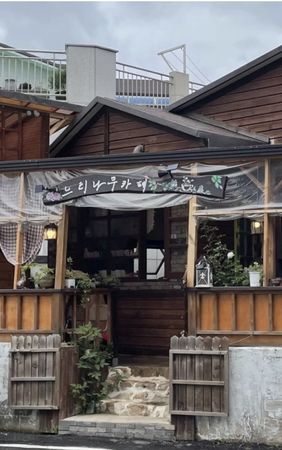 ▲庚潤爸媽經營的咖啡廳目前已暫停營業。（圖／翻攝自韓網）