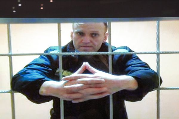 ▲▼俄國反對派領袖、普丁異議人士納瓦尼（Alexey Navalny）在獄中視訊出庭。（圖／達志影像／美聯社）