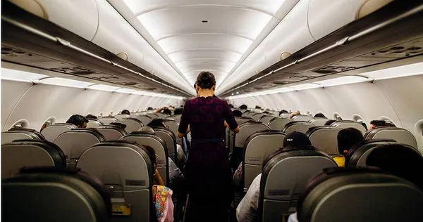 一名大陸空姐敘述飛機上遇到一位離譜大媽。（示意圖／Pexels）