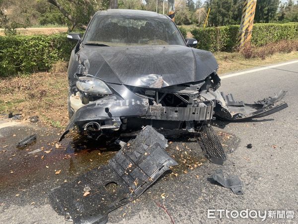 ▲▼金門車禍撞壞變電箱。（圖／記者林名揚翻攝）