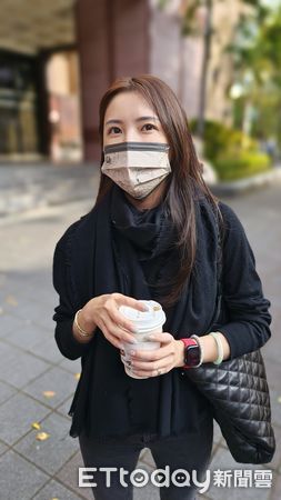 ▲▼藝人蘿莉塔(本名李晨菲，淺色外套)因誹謗藝人李沐晴(黑色上衣)，被求償精神慰撫200萬元。（圖／記者黃哲民攝）