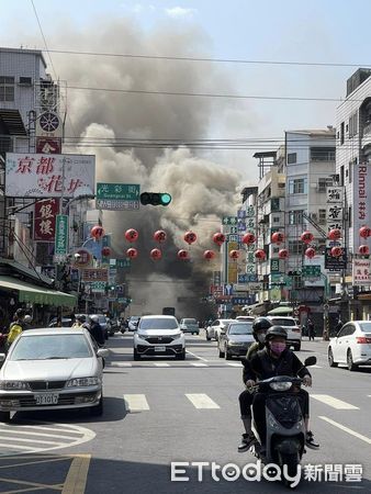 ▲▼  嘉義市吳鳳南路鐵皮屋火警 。（圖／記者翁伊森翻攝）