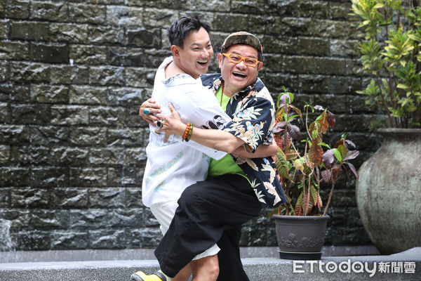 ▲許效舜、威廉出席《效廉 出發吧！》媒體餐敘。（圖／記者林敬旻攝）
