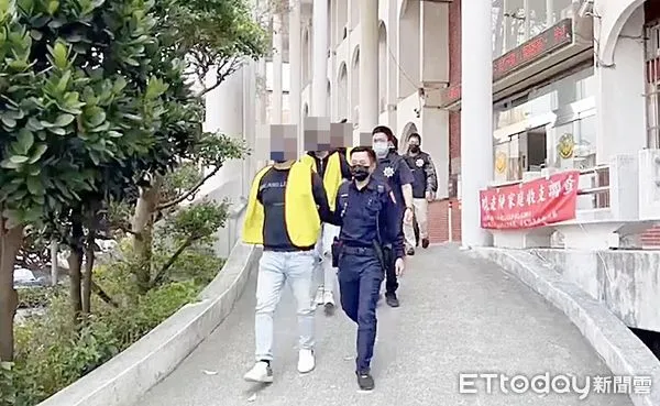 ▲桃園市平鎮警方通知涉嫌毆打學生涉案人士到案，依傷害、恐嚇等罪嫌移送桃檢偵辦。（圖／記者沈繼昌翻攝）