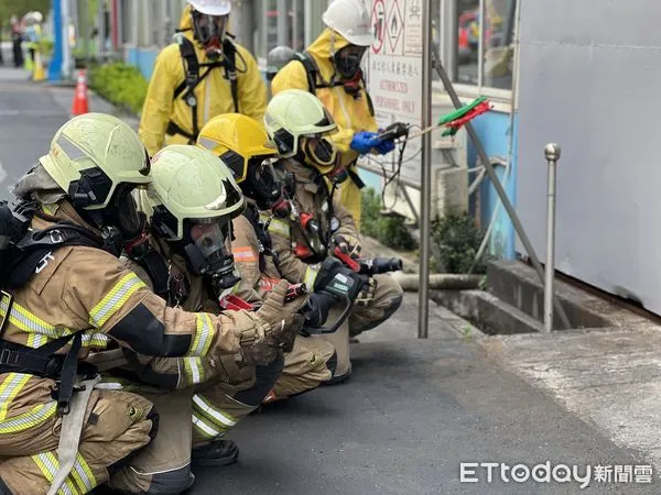 ▲南寳樹脂與台南市消防局第三救災救護大隊、西港區公所，共同於16日下午2時舉辦企業防災自主演練。（圖／記者林悅翻攝，下同）