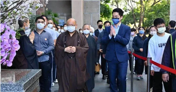 台北市長蔣萬安日前出席弔唁星雲法師，竟穿著亮色系西裝，就讓不少藍營大老看了很詫異。（圖／報系資料照）