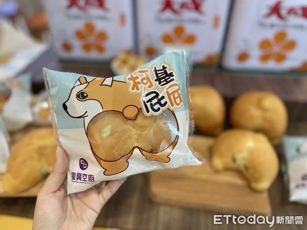 ▲▼超商開賣柯基屁屁麵包、異國零食新品。（圖／記者周姈姈攝）