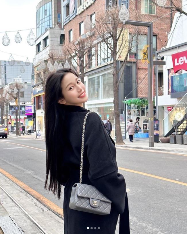 ▲蔡瑞雪到韓國參加時裝週。（圖／翻攝自Instagram／snowbabyq）