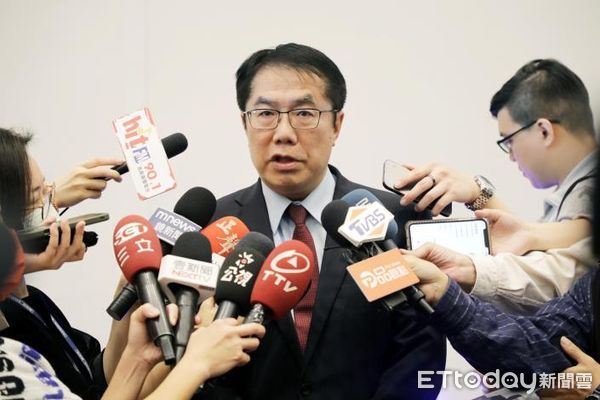 ▲台南市長黃偉哲17日出席高雄舉辦的「南方治理平台」首長會議，與嘉、嘉、高、屏、澎縣市首長齊聚，呼籲合作共好。（圖／記者林悅翻攝，下同）