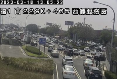 快訊／國道1南下230K西螺路段聯結車突冒火　後方堵成停車場