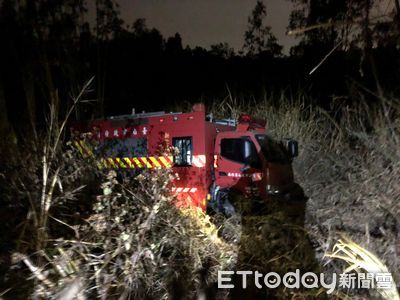 快訊／台南消防車倒車滑落邊坡　消防員受傷送醫