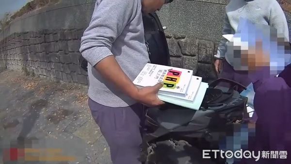 ▲▼台中一名年輕組頭為了蹭經典賽，祭出「用台幣支持台灣」吸客，結果和10人對賭全輸，慘賠5萬。（圖／民眾提供，下同）