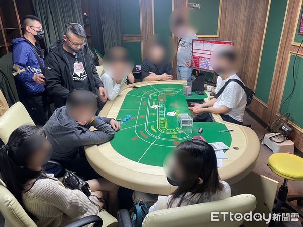 ▲松山警方破獲轄內大型職業百家樂賭場。（圖／記者張君豪翻攝）