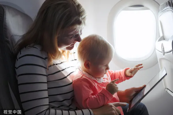 ▲▼嬰兒搭飛機。（圖／CFP）