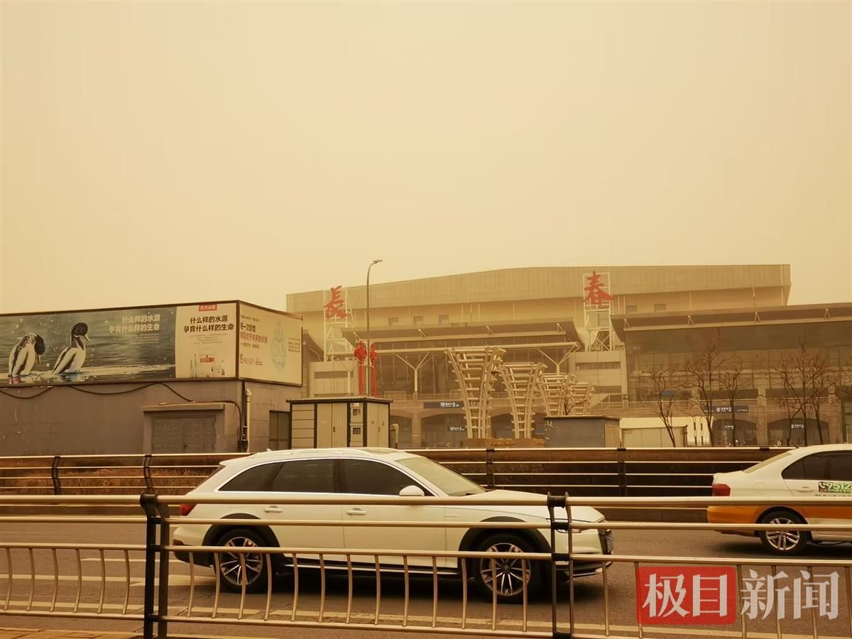 ▲▼今年最強沙塵暴襲擊中國。（圖／翻攝自極目新聞）