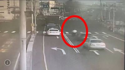 監理站前鬼切3車道...害3車相撞　網轟：阿北趕著去考駕照？