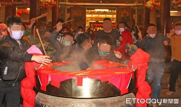 ▲西螺福興宮搶頭香。（圖／記者蔡佩旻攝）