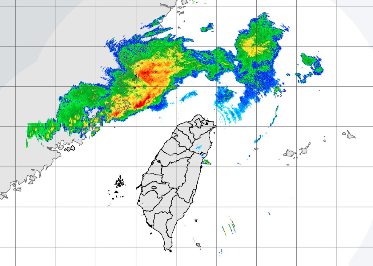 ▲▼台灣北邊海面有明顯對流雲系發展中。（圖／）
