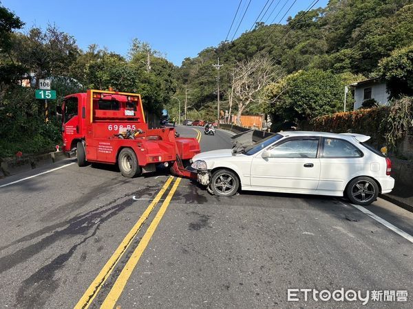 ▲▼警方獲報到場處理，經查該肇事車輛為失竊贓車，警方已將該車查扣，並拖回勘察採證，後續除依交通事故受理外，也將積極查緝竊嫌到案，依過失傷害、公共危險及竊盜罪偵辦。             。（圖／記者戴上容翻攝）