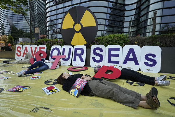 ▲▼南韓環保人士去年5月20日在日本駐韓大使館附近抗議，要求日本政府撤回排放福島核電廠廢水的決定。（圖／達志影像／美聯社）