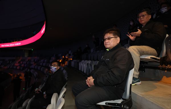 ▲體育署副署長洪志昌參訪電競比賽場館。（圖／中華奧會提供）