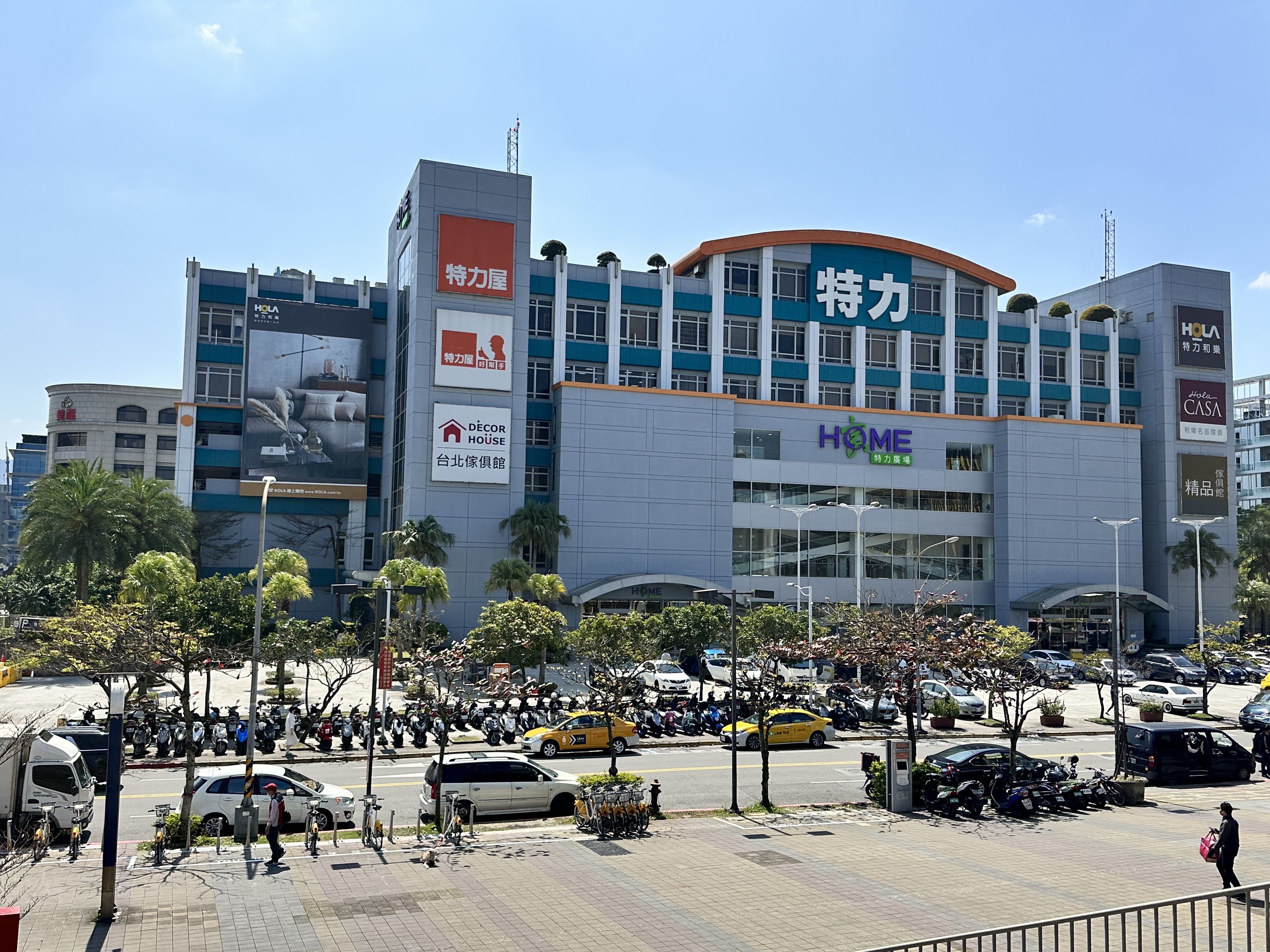 ▲特力屋台北內湖店,大潤發內湖二店,大賣場外觀。（圖／記者謝婷婷攝）