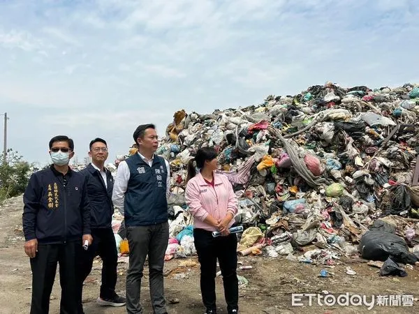 ▲立委蔡培慧邀環保署實地會勘草屯、名間、竹山等鄉鎮垃圾現況。（圖／蔡培慧服務團隊提供，下同）