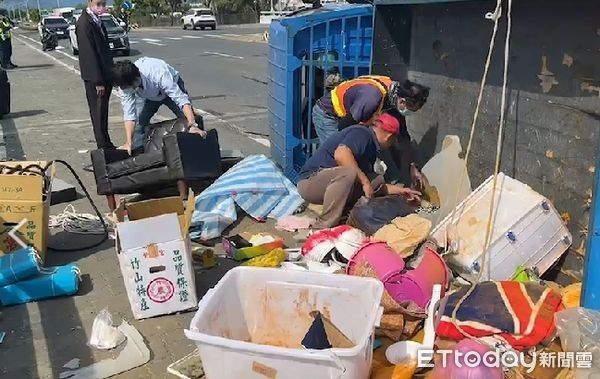 ▲遊覽車和小貨車相撞。（圖／記者楊漢聲翻攝）