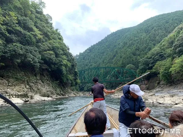 ▲▼京都嵐山「保津川遊船」。（圖／記者張方瑀攝）