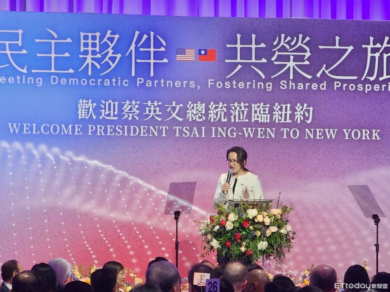 蕭美琴首度以駐美代表身分接待蔡英文　讚僑胞讓台灣在美國更有尊嚴 | ET