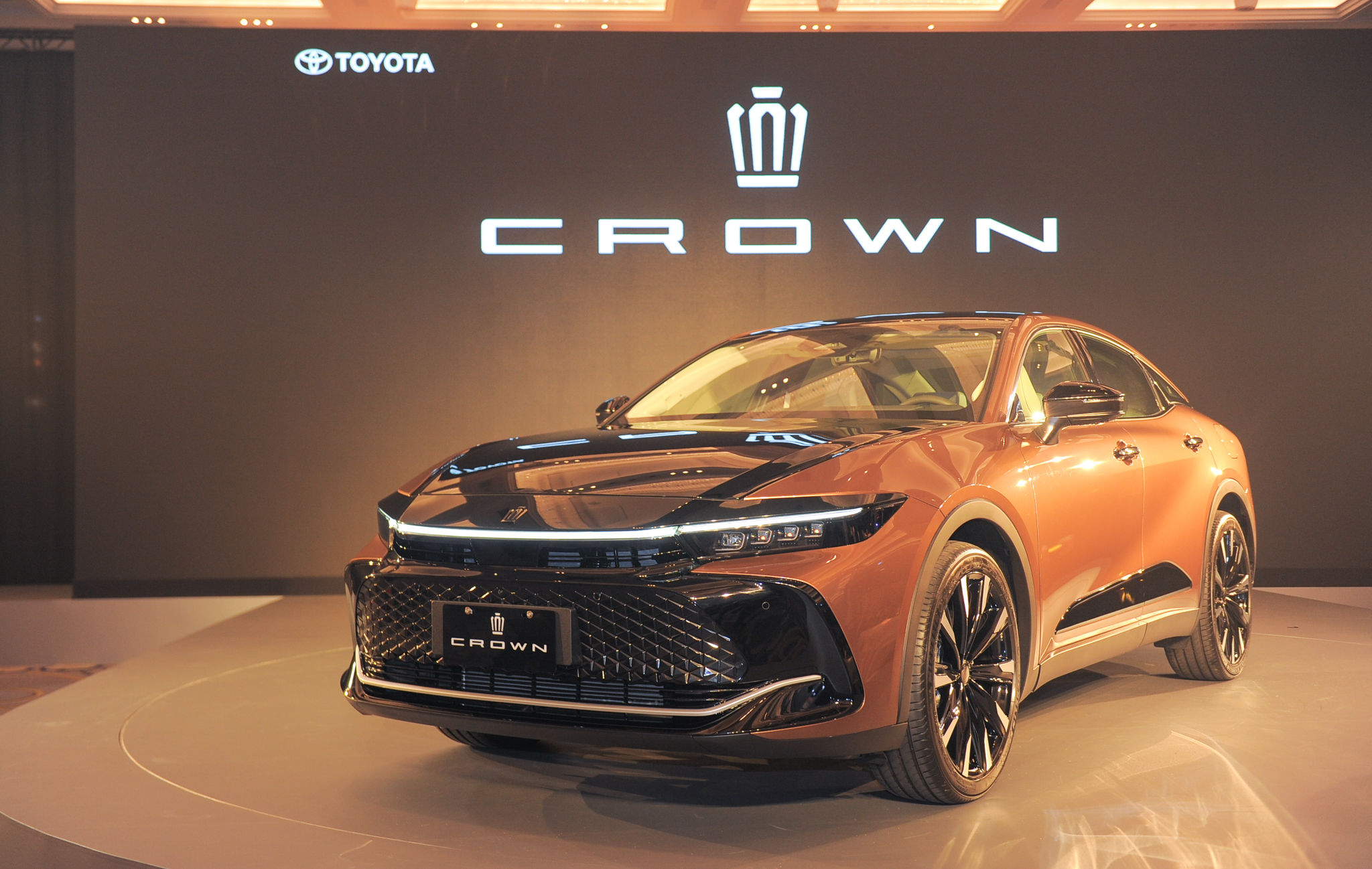 雙車型157萬起！TOYOTA「皇冠」Crown上市今年配額800輛| ETtoday車雲