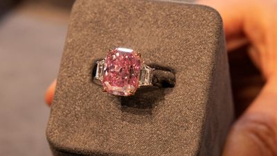 極稀有「紫粉色鑽石」預估拍賣3500萬美元↑　蘇富比：同類中價值最高