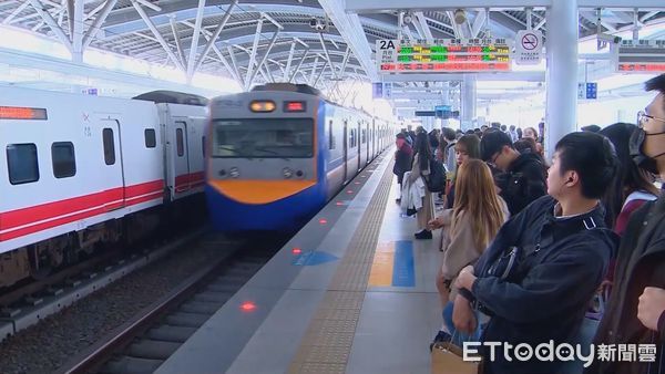 ▲台中捷運綠線2021年通車後，逐捷運而居的置產模式也在台中興起！近期房市話題寵兒「機捷特商區」，就位在捷運綠線北屯總站，自從「繁榮指標」美式賣場COSTCO落腳後，磁吸全聯、康是美、寶雅等商場持續進駐外，統一超商也大動作跟進！砸重金買下600坪土地，預計規劃複合式商場，重大建設利多頻傳，在地商圈逐步成形，代表生活機能發展逐漸到位，也讓北屯區不斷吸引人口移入，成為台中屬一屬二移居熱區。▼             。（圖／記者鄭遠龍攝）