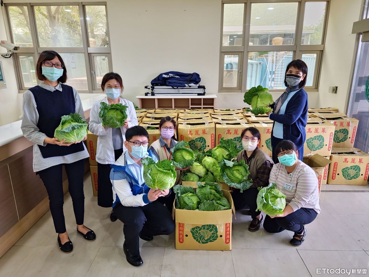 雲林基督教醫院長認購贈高麗菜助農　營養師泡菜教學顧健康 | ETtoda