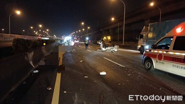 ▲▼國道1號北上台中南屯7車連環撞!21歲男女噴飛雙亡。(圖/記者許權毅翻攝)
