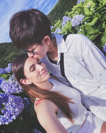 ▲鄭靚歆公開和德國女友Aky的戀情。（圖／翻攝自Instagram／jinjin_c）