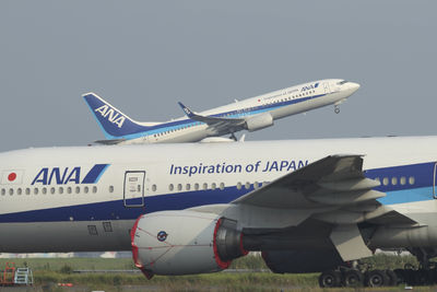 乘客飛行途中「企圖開艙門」 全日空客機急降西雅圖