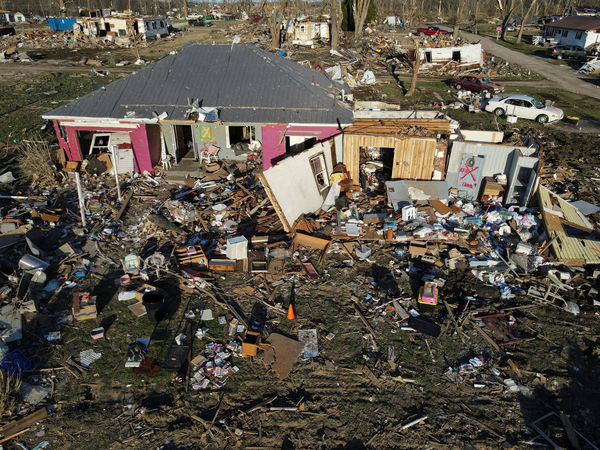 ▲▼印第安納州沙利文郡（Sullivan County）4月2日空拍照可見，當地房屋在龍捲風災情中嚴重毀損。（圖／路透）