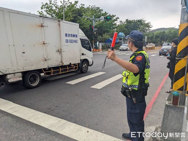 ▲恆春警方持續疏導交通             。（圖／記者陳崑福翻攝，下同）