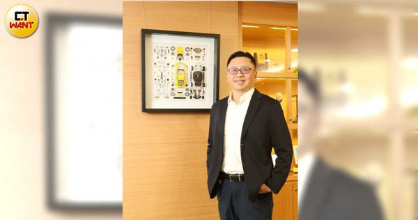 蘇純興入選《哈佛商業評論》的2022年「台灣企業領袖100強」第14名，他不忘感謝團隊的努力（圖／趙世勳攝）