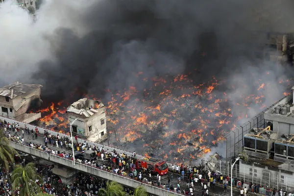 ▲▼  孟加拉首都達卡（Dhaka）大型成衣批發市場4日清晨發生大火。（圖／達志影像／美聯社）