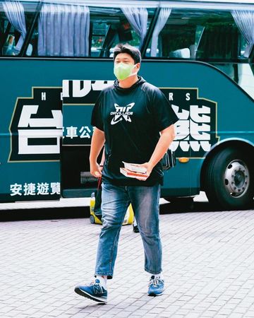 哈孝遠出身籃球世家，如今成為T1聯盟台灣啤酒英熊隊總經理。（翻攝自哈孝遠IG）