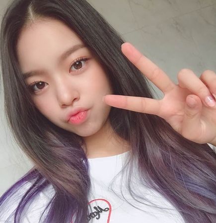 ▲粼粼（黃姿婷）為韓女團Cherry Bullet前成員。（圖／翻攝自Instagram／cherrybullet）