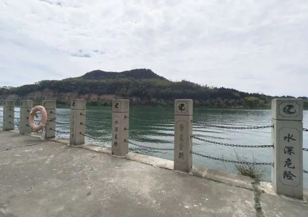 ▲▼四川女跳江尋短獲救　救人的3名少年卻全溺斃。（圖／翻攝紅星新聞）