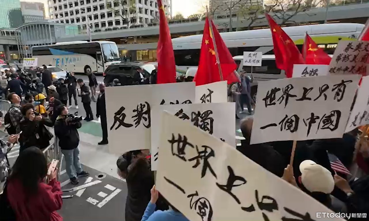 英粉又來！中國僑民走路工堵蔡英文嗆聲　台僑嗨喊「總統好」對陣 | ETt
