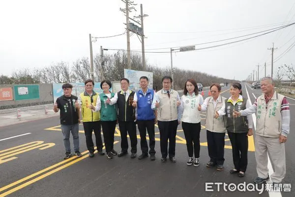 ▲台南市長黃偉哲向內政部爭取「台南市七股區台61線以西至黑面琵鷺賞鳥亭道路改善工程」經費，總改善長度達3.4公里，黃偉哲特前往視察成果。（圖／記者林悅翻攝，下同）