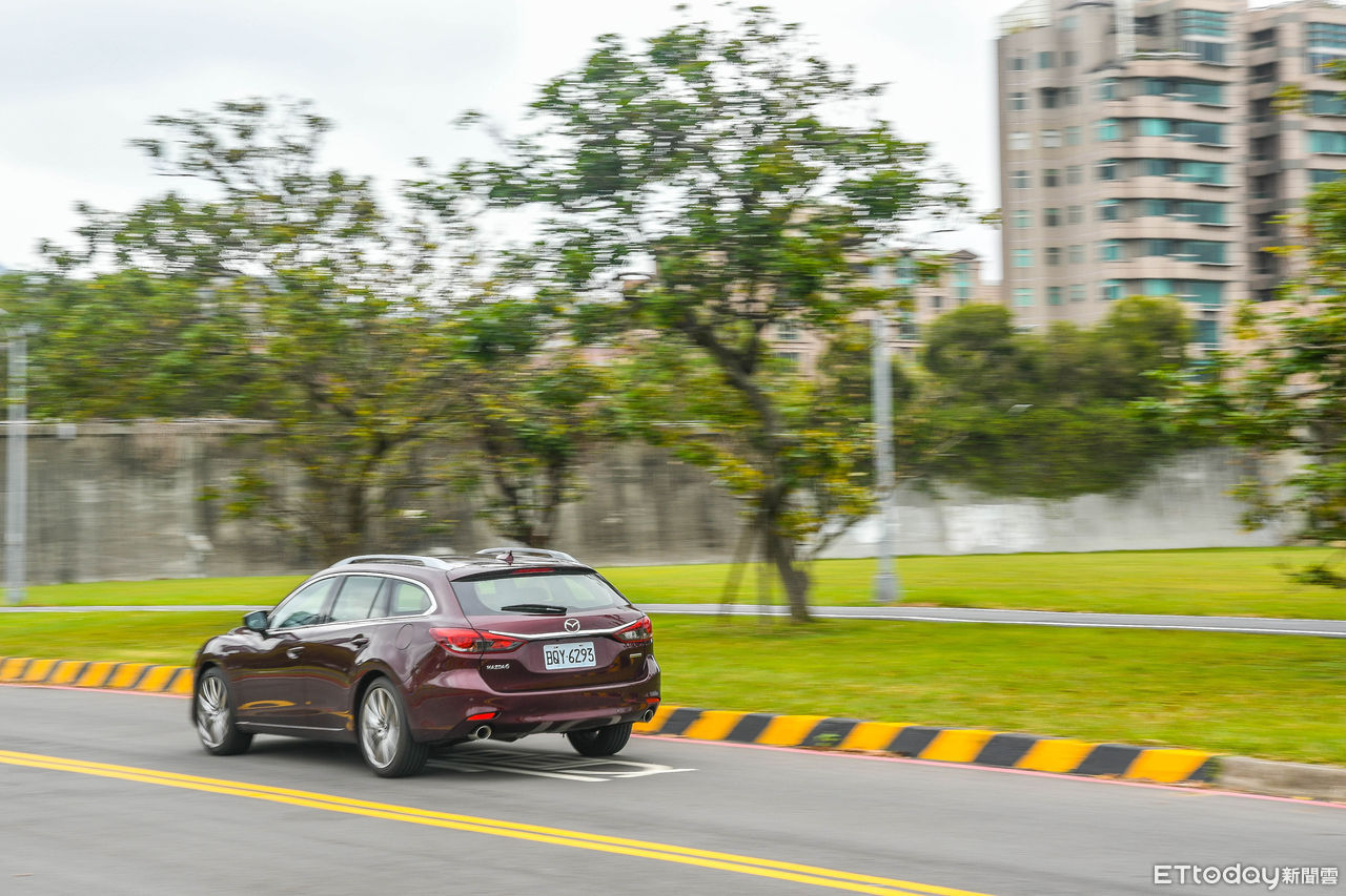 ▲喜迎車系20週年紀念，台灣Mazda特別引進Mazda 6 Wagon紀念版。（圖／記者徐煜展攝，以下同）